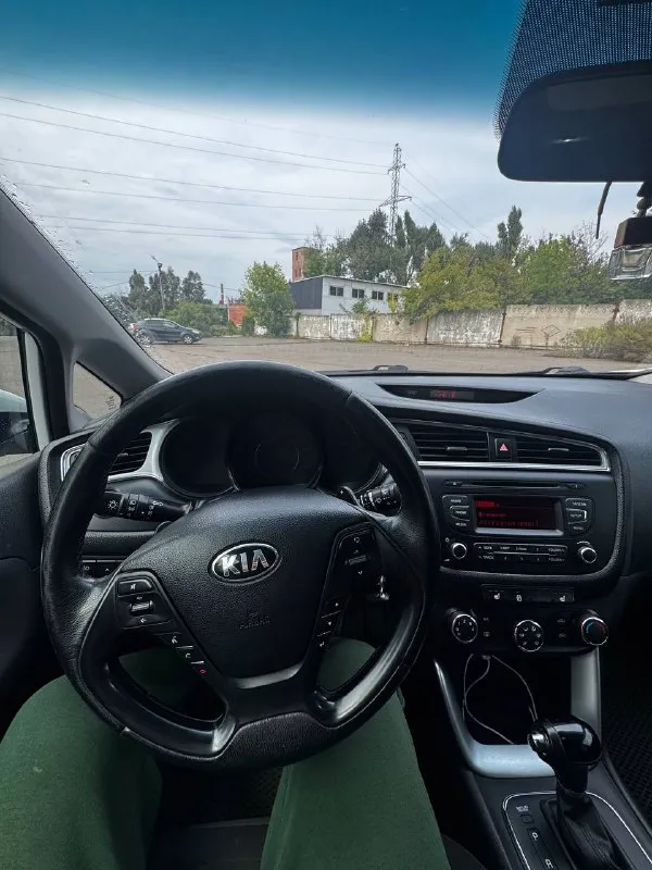 💵Цена 1 030 000₽

🚘Kia ceed 2016 рест 1.6 at универсал

✅Выехал с салона в 2017г
✅Мотор на отлично
✅Коробка на отлично
✅Подвеска без проблем
✅Мультируль, кондей, подогревы сидений и руля
✅Юр. Чистая, все номера читаются, 2 ключа

Офигенный вариант. Не такси, не каршеринг. Хозяйская тачка.
Kia ceed в рестайлинге и универсале. На бомбовой связке 1.6 бензин. Мотор работает прекрасно: не стучит, не дымит. Один из самых популярных и надежных двигателей kia. Полноценный автомат листает плавно, без пинков и рывков.
По подвеске все хорошо.
На жирных 18-х колесах с хорошей летней резиной. Отличная комплектация: мультируль, электростеклоподъемники, кондиционер, подогревы, громкая связь и так далее.
Лобовое без трещин. По низам не гнилой

Осмотр: г. Макеевка
Номер для связи +79494856494 - фотография - 10