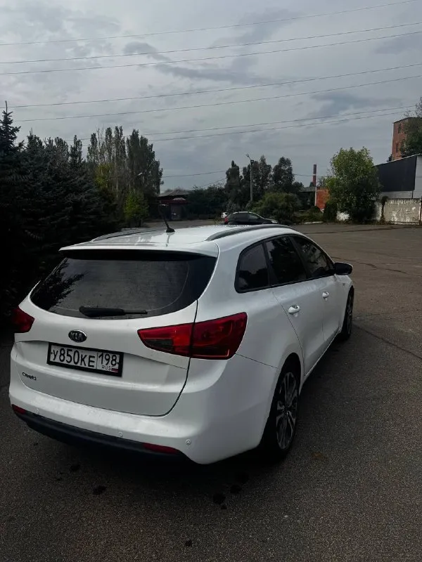 💵Цена 1 030 000₽

🚘Kia ceed 2016 рест 1.6 at универсал

✅Выехал с салона в 2017г
✅Мотор на отлично
✅Коробка на отлично
✅Подвеска без проблем
✅Мультируль, кондей, подогревы сидений и руля
✅Юр. Чистая, все номера читаются, 2 ключа

Офигенный вариант. Не такси, не каршеринг. Хозяйская тачка.
Kia ceed в рестайлинге и универсале. На бомбовой связке 1.6 бензин. Мотор работает прекрасно: не стучит, не дымит. Один из самых популярных и надежных двигателей kia. Полноценный автомат листает плавно, без пинков и рывков.
По подвеске все хорошо.
На жирных 18-х колесах с хорошей летней резиной. Отличная комплектация: мультируль, электростеклоподъемники, кондиционер, подогревы, громкая связь и так далее.
Лобовое без трещин. По низам не гнилой

Осмотр: г. Макеевка
Номер для связи +79494856494 - фотография - 3