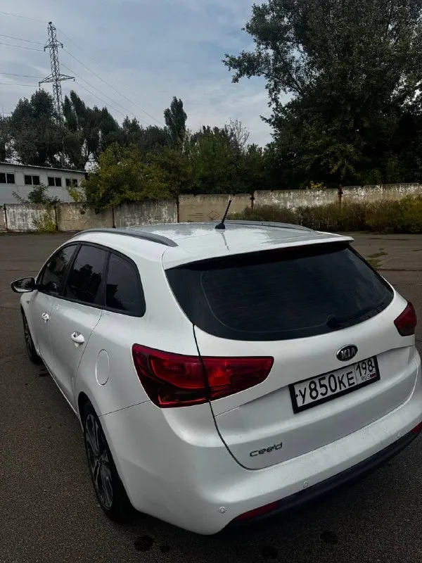 💵Цена 1 030 000₽

🚘Kia ceed 2016 рест 1.6 at универсал

✅Выехал с салона в 2017г
✅Мотор на отлично
✅Коробка на отлично
✅Подвеска без проблем
✅Мультируль, кондей, подогревы сидений и руля
✅Юр. Чистая, все номера читаются, 2 ключа

Офигенный вариант. Не такси, не каршеринг. Хозяйская тачка.
Kia ceed в рестайлинге и универсале. На бомбовой связке 1.6 бензин. Мотор работает прекрасно: не стучит, не дымит. Один из самых популярных и надежных двигателей kia. Полноценный автомат листает плавно, без пинков и рывков.
По подвеске все хорошо.
На жирных 18-х колесах с хорошей летней резиной. Отличная комплектация: мультируль, электростеклоподъемники, кондиционер, подогревы, громкая связь и так далее.
Лобовое без трещин. По низам не гнилой

Осмотр: г. Макеевка
Номер для связи +79494856494 - фотография - 4