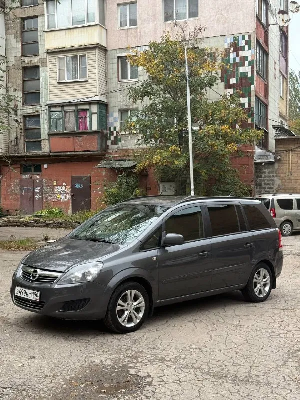 Продается opel zafira 2012 год рестайлинг 1.8 мкпп 7 местный -пробег 174.000 км родной
Автотека зеленая ( без дтп и выплат )
2 Собственника
2 Ключа
Цена 715.000 руб + разумный торг реальному покупателю опель зафира -двигатель самый надежный в линейки работает идеально не троит не дымит масло не ест !
Коробка также на отлично переключает мягко все передачи не хрустит не вылетает
По ходовой мячик не стучит не гремит на дороге стоит уверено никуда не ведет
Все стекла родные вкл лобовое без трещин
По кузову выглядит отлично без гнили и ржавчины пороги, днище, низа дверей в отличном состояние
Состояние отличное сел и поехал куда угодно из последних вложений масло с фильтрами, свечи, колодки, и всякие мелкие расходники
Климат холодит на 100%, печка греет, ручник держит -переоформление без проблем могу присутствовать в мрэо документы кристально чистые без штрафов, запретов и. Т. Д
Осмотр макеевка центр -тел +7-949-20-20-555 и есть тг на этом номере
Цена : 715.000 руб + разумный торг реальному покупателю - фотография - 1