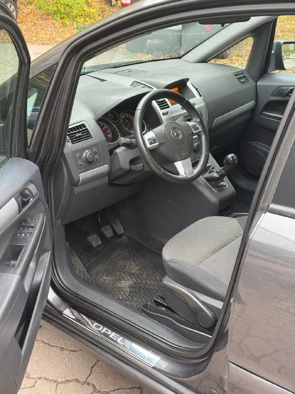 Продается opel zafira 2012 год рестайлинг 1.8 мкпп 7 местный -пробег 174.000 км родной
Автотека зеленая ( без дтп и выплат )
2 Собственника
2 Ключа
Цена 715.000 руб + разумный торг реальному покупателю опель зафира -двигатель самый надежный в линейки работает идеально не троит не дымит масло не ест !
Коробка также на отлично переключает мягко все передачи не хрустит не вылетает
По ходовой мячик не стучит не гремит на дороге стоит уверено никуда не ведет
Все стекла родные вкл лобовое без трещин
По кузову выглядит отлично без гнили и ржавчины пороги, днище, низа дверей в отличном состояние
Состояние отличное сел и поехал куда угодно из последних вложений масло с фильтрами, свечи, колодки, и всякие мелкие расходники
Климат холодит на 100%, печка греет, ручник держит -переоформление без проблем могу присутствовать в мрэо документы кристально чистые без штрафов, запретов и. Т. Д
Осмотр макеевка центр -тел +7-949-20-20-555 и есть тг на этом номере
Цена : 715.000 руб + разумный торг реальному покупателю - фотография - 7