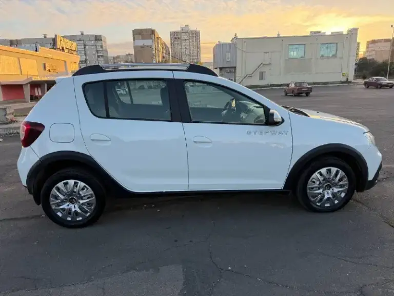 Renault sandero stepway 2018 год. Простой надежный бензиновый двигатель 1.6 л,
Механическая коробка передач.
Пробег — 151 000 км.
1 Собственник!
Автомобиль в хорошем состоянии:
— Кузов оцинкован, стекла оригинальные, безопасность на месте.
—Комплектация:кондиционер, мультируль, подогрев сидений, передние электростеклоподъемники.
— Двигатель работает идеально, без посторонних шумов и ошибок.
— Коробка передач переключается четко.
— Полностью обслужен: не требует дополнительных вложений.
С документами полный порядок готов к постановке на учет в мрэо.
Цена: 850 000 руб.
Город: донецк.
Телефон: +7 949 371-08-26 (на номере есть мах, telegram).
По запросу вышлем видеообзор автомобиля.
📲 Tg: @oleg_bbb1
📞 Звоните: +7(949)3710826 - фотография - 7