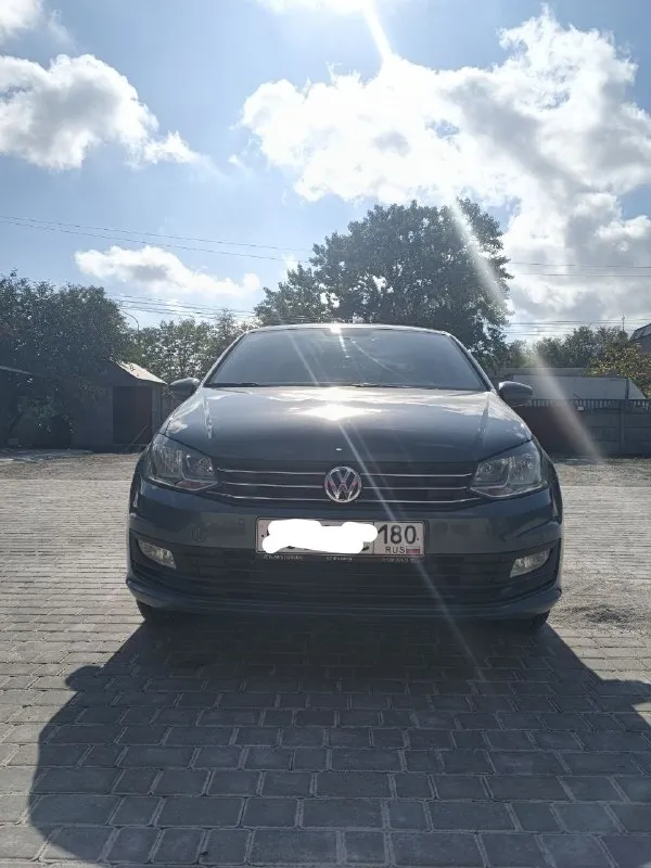 Продам фольксваген поло седан 2020г 1.6 110лс. Автомат айсин 6ст. Пробег 120тыс. Машинка в отличном состоянии в максимальной комплектации, подогревы всего кроме задних сидений и руля, парктроники задние передние, камера заднего вида, круиз контроль, климат контроль, автокарплей кожаный мультируль, складывание зеркал, регулировка водительского сиденья по высоте. Цена 1470000руб. Торг. Машина находится в мариуполе. +79490453941 - фотография - 2