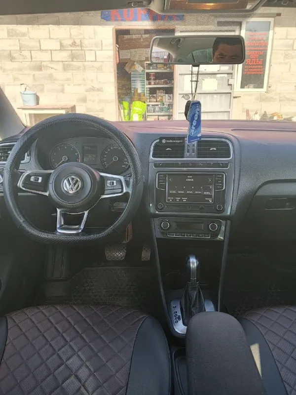 Продам фольксваген поло седан 2020г 1.6 110лс. Автомат айсин 6ст. Пробег 120тыс. Машинка в отличном состоянии в максимальной комплектации, подогревы всего кроме задних сидений и руля, парктроники задние передние, камера заднего вида, круиз контроль, климат контроль, автокарплей кожаный мультируль, складывание зеркал, регулировка водительского сиденья по высоте. Цена 1470000руб. Торг. Машина находится в мариуполе. +79490453941 - фотография - 6