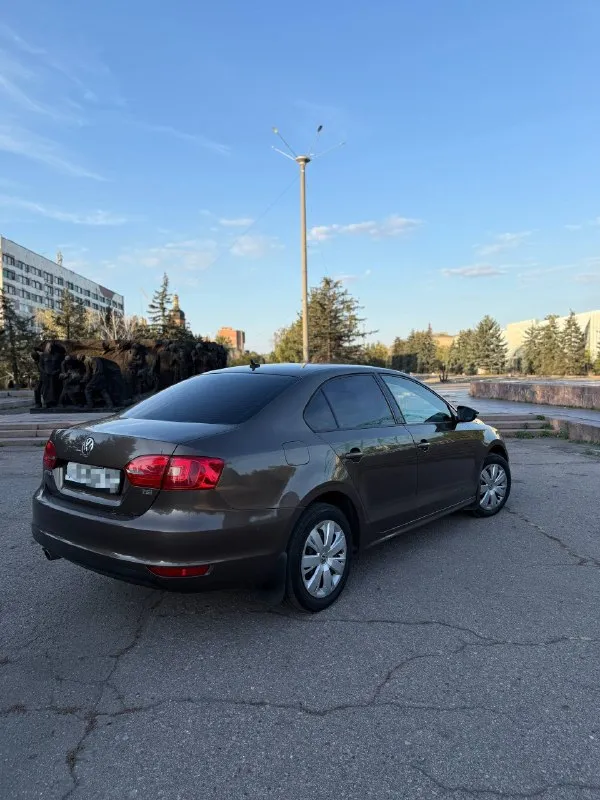 🚗 Продам volkswagen jetta 6 2012 года!
Продаётся volkswagen jetta 6 с двигателем 1.4 turbo — едет бодро, отлично подходит как для города, так и для поездок на дальние расстояния!
⚙️ Техническое состояние:
• Двигатель 1.4 turbo
• 6-Ступенчатая механическая коробка передач — без хрустов и посторонних звуков
• По ходовой части всё отлично, ничего не гремит и не скрипит
• По технической части- всё работает отлично.
• Масло не ест, очень экономичная.
✨ Комплектация:
• 4 Электростеклоподъёмника
• Электрорегулировка зеркал
• Датчик света
• Подогрев сидений
• Датчик дождя
• Круиз-контроль
• Двухзонный климат-контроль
• Кондиционер-заправлен
🛋 Салон в хорошем состоянии, ухоженный.
По кузову имеются нюансы по лакокрасочному покрытию, что вполне объяснимо возрастом автомобиля. Всё решаемо.
💰 Цена: 740 000 ₽
📍 Местонахождение: горловка
📞 Телефон для связи: +7 949 479-37-78
Пишите и звоните, отвечу на интересующие вопросы. Осмотр и любые проверки приветствуются! 🤝
📲 Tg: @steepcraft1
📞 Звоните: +7(949)4793778 - фотография - 1