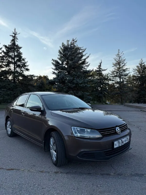 🚗 Продам volkswagen jetta 6 2012 года!
Продаётся volkswagen jetta 6 с двигателем 1.4 turbo — едет бодро, отлично подходит как для города, так и для поездок на дальние расстояния!
⚙️ Техническое состояние:
• Двигатель 1.4 turbo
• 6-Ступенчатая механическая коробка передач — без хрустов и посторонних звуков
• По ходовой части всё отлично, ничего не гремит и не скрипит
• По технической части- всё работает отлично.
• Масло не ест, очень экономичная.
✨ Комплектация:
• 4 Электростеклоподъёмника
• Электрорегулировка зеркал
• Датчик света
• Подогрев сидений
• Датчик дождя
• Круиз-контроль
• Двухзонный климат-контроль
• Кондиционер-заправлен
🛋 Салон в хорошем состоянии, ухоженный.
По кузову имеются нюансы по лакокрасочному покрытию, что вполне объяснимо возрастом автомобиля. Всё решаемо.
💰 Цена: 740 000 ₽
📍 Местонахождение: горловка
📞 Телефон для связи: +7 949 479-37-78
Пишите и звоните, отвечу на интересующие вопросы. Осмотр и любые проверки приветствуются! 🤝
📲 Tg: @steepcraft1
📞 Звоните: +7(949)4793778 - фотография - 2