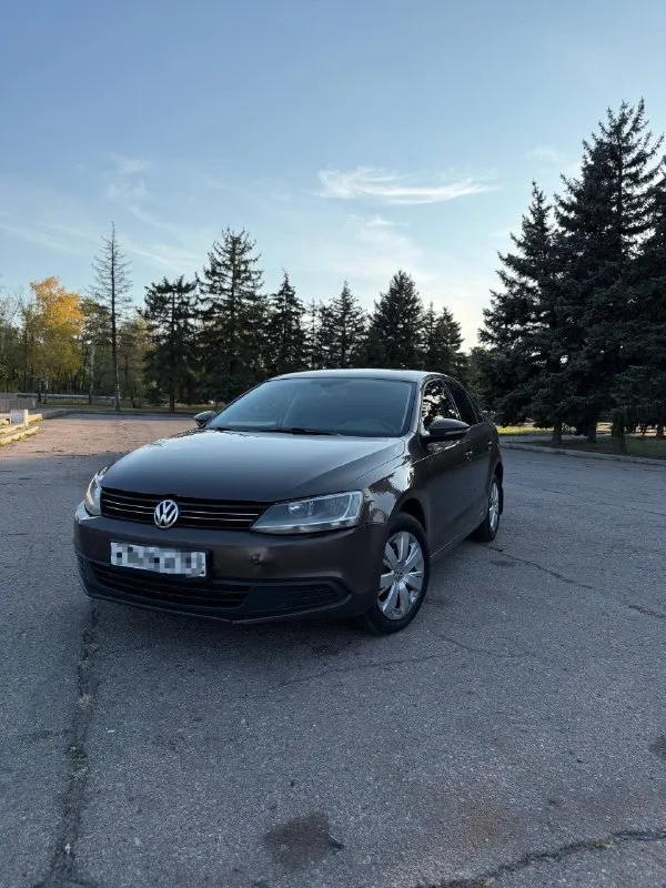 🚗 Продам volkswagen jetta 6 2012 года!
Продаётся volkswagen jetta 6 с двигателем 1.4 turbo — едет бодро, отлично подходит как для города, так и для поездок на дальние расстояния!
⚙️ Техническое состояние:
• Двигатель 1.4 turbo
• 6-Ступенчатая механическая коробка передач — без хрустов и посторонних звуков
• По ходовой части всё отлично, ничего не гремит и не скрипит
• По технической части- всё работает отлично.
• Масло не ест, очень экономичная.
✨ Комплектация:
• 4 Электростеклоподъёмника
• Электрорегулировка зеркал
• Датчик света
• Подогрев сидений
• Датчик дождя
• Круиз-контроль
• Двухзонный климат-контроль
• Кондиционер-заправлен
🛋 Салон в хорошем состоянии, ухоженный.
По кузову имеются нюансы по лакокрасочному покрытию, что вполне объяснимо возрастом автомобиля. Всё решаемо.
💰 Цена: 740 000 ₽
📍 Местонахождение: горловка
📞 Телефон для связи: +7 949 479-37-78
Пишите и звоните, отвечу на интересующие вопросы. Осмотр и любые проверки приветствуются! 🤝
📲 Tg: @steepcraft1
📞 Звоните: +7(949)4793778 - фотография - 3