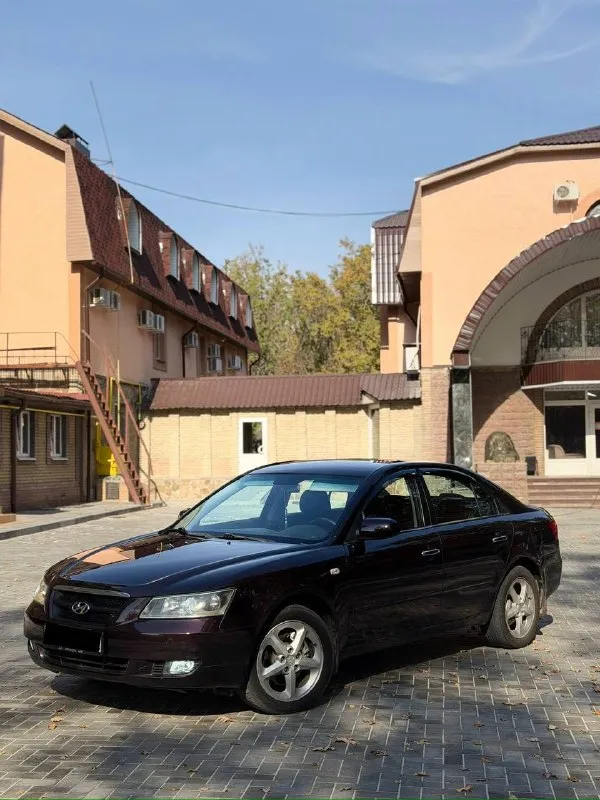Hyundai sonata 2007 | 2.4 бензин | автомат
Продаётся комфортный и вместительный hyundai sonata в максимальной комплектации.
Двигатель 2.4 бензин работает ровно, не дымит и не троит. Автоматическая коробка переключает плавно, без пинков. Автомобиль в хорошем техническом состоянии, едет уверенно, отлично подойдёт как для повседневной езды, так и для дальних поездок.
Салон кожаный, просторный и комфортный. Богатая комплектация, удобная посадка и вместительный багажник делают автомобиль отличным вариантом за свои деньги.
Цена: 670.000 ₽
Возможен обмен. Звоните или пишите, отвечу на интересующие вопросы.
+7 949 374-95-82
📞 Звоните: +7(949)7425398 - фотография - 2