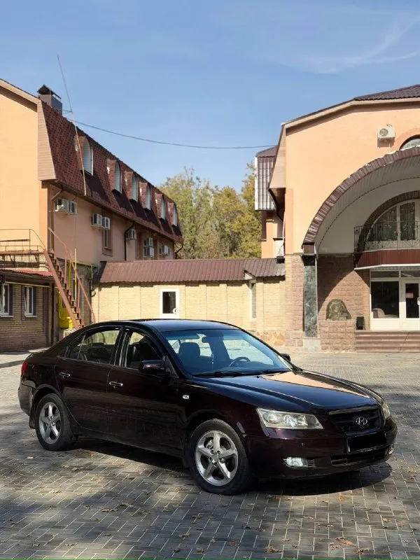 Hyundai sonata 2007 | 2.4 бензин | автомат
Продаётся комфортный и вместительный hyundai sonata в максимальной комплектации.
Двигатель 2.4 бензин работает ровно, не дымит и не троит. Автоматическая коробка переключает плавно, без пинков. Автомобиль в хорошем техническом состоянии, едет уверенно, отлично подойдёт как для повседневной езды, так и для дальних поездок.
Салон кожаный, просторный и комфортный. Богатая комплектация, удобная посадка и вместительный багажник делают автомобиль отличным вариантом за свои деньги.
Цена: 670.000 ₽
Возможен обмен. Звоните или пишите, отвечу на интересующие вопросы.
+7 949 374-95-82
📞 Звоните: +7(949)7425398 - фотография - 5