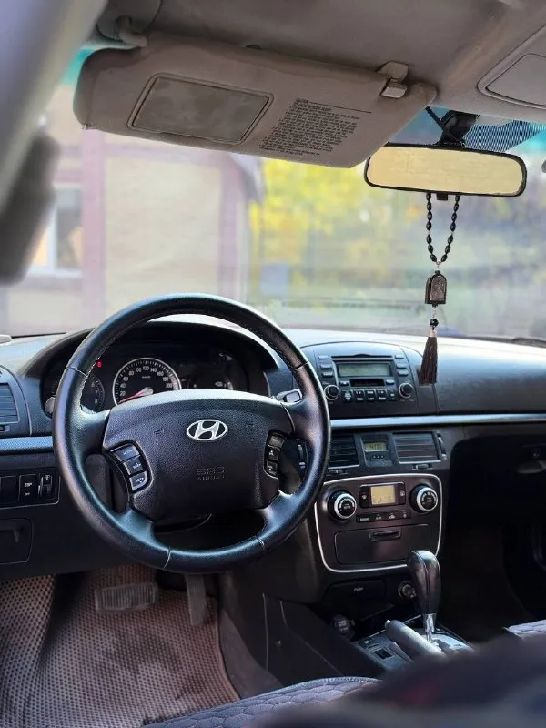 Hyundai sonata 2007 | 2.4 бензин | автомат
Продаётся комфортный и вместительный hyundai sonata в максимальной комплектации.
Двигатель 2.4 бензин работает ровно, не дымит и не троит. Автоматическая коробка переключает плавно, без пинков. Автомобиль в хорошем техническом состоянии, едет уверенно, отлично подойдёт как для повседневной езды, так и для дальних поездок.
Салон кожаный, просторный и комфортный. Богатая комплектация, удобная посадка и вместительный багажник делают автомобиль отличным вариантом за свои деньги.
Цена: 670.000 ₽
Возможен обмен. Звоните или пишите, отвечу на интересующие вопросы.
+7 949 374-95-82
📞 Звоните: +7(949)7425398 - фотография - 8