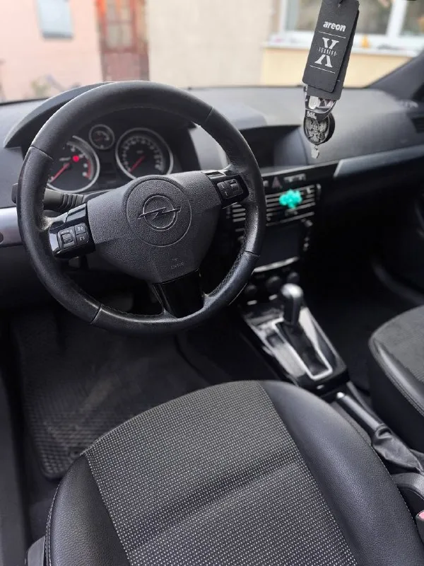 Opel astra gtc 2010г.
Двигатель 1.8 / 140л. С
Бензин
Коробка - автоматическая
Панорамная крыша, резина зима/лето, автозапуск, хорошая акустика
Цена 650 тыс.
+79497071529 - Александра
+79497140030 - Анатолий - фотография - 3