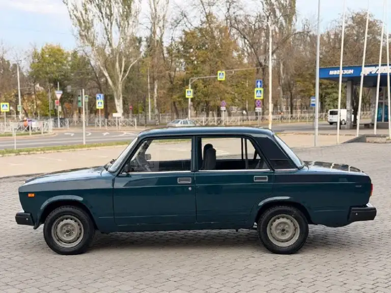 Продам ваз2107 2005год 1.5 20.600пробега ходовка вся новая стойки газа масляные 4новых усилиных шаровых все резинки новые масло в двигателе новое коробка мотор на твёрдую 5. Мы одни хозяева с автосалона любой вид оформления проблем нету не каких все остальные вопросы по телефону звоните в любое время!! +79495383298 230.000₽торг - фотография - 6