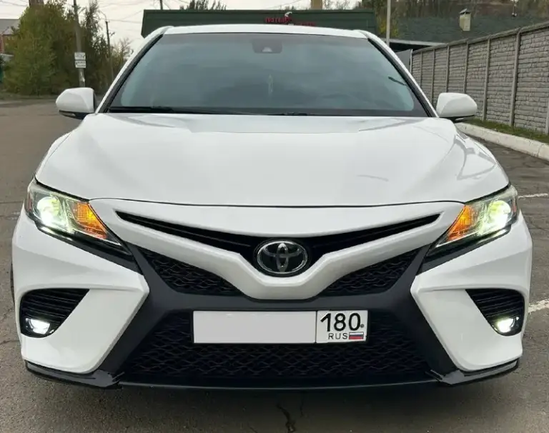Toyota camry 70 se, 2018 г. В. , двигатель бензин 2.5, # 8 ст. , 205 л. С. Пробег 175 тыс км. В собственности с июля 2024 года. За период владения сделана комплексная шумовиброизоляция, заменены штатные динамики на focal, тонировка задняя полуось 5 % и передняя полуось в атермальной пленке, выполнена антикоррозийная обработка, кузов отполирован и покрыт в керамику, установлены bi-led ntf в головной свет и птф. По результатам диагностики заменены задние рычаги, тяги стабилизатора передние и задние, опорные подшипники передние, вал рулевой колонки, тормозные колодки по кругу, свечи, топливный фильтр (все оригинал). Обслужен кондиционер, сделана мойка радиатора. Летние шины yokohama, зимние шины pirelli. Цена 2,3 млн рублей. Vin-код по запросу.
📲 Tg: @cheget107
📞 Звоните: +7(949)4993406 - фотография - 1