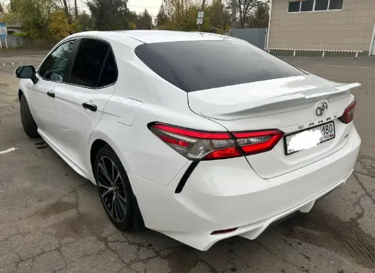 Toyota camry 70 se, 2018 г. В. , двигатель бензин 2.5, # 8 ст. , 205 л. С. Пробег 175 тыс км. В собственности с июля 2024 года. За период владения сделана комплексная шумовиброизоляция, заменены штатные динамики на focal, тонировка задняя полуось 5 % и передняя полуось в атермальной пленке, выполнена антикоррозийная обработка, кузов отполирован и покрыт в керамику, установлены bi-led ntf в головной свет и птф. По результатам диагностики заменены задние рычаги, тяги стабилизатора передние и задние, опорные подшипники передние, вал рулевой колонки, тормозные колодки по кругу, свечи, топливный фильтр (все оригинал). Обслужен кондиционер, сделана мойка радиатора. Летние шины yokohama, зимние шины pirelli. Цена 2,3 млн рублей. Vin-код по запросу.
📲 Tg: @cheget107
📞 Звоните: +7(949)4993406 - фотография - 3