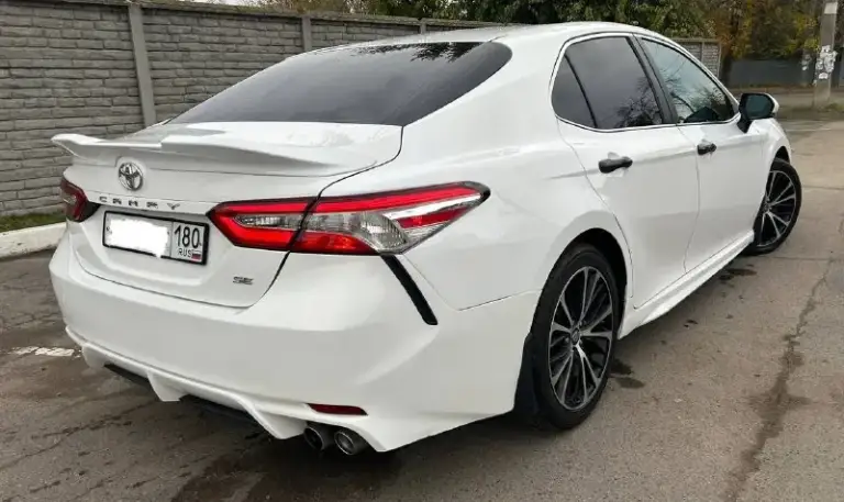 Toyota camry 70 se, 2018 г. В. , двигатель бензин 2.5, # 8 ст. , 205 л. С. Пробег 175 тыс км. В собственности с июля 2024 года. За период владения сделана комплексная шумовиброизоляция, заменены штатные динамики на focal, тонировка задняя полуось 5 % и передняя полуось в атермальной пленке, выполнена антикоррозийная обработка, кузов отполирован и покрыт в керамику, установлены bi-led ntf в головной свет и птф. По результатам диагностики заменены задние рычаги, тяги стабилизатора передние и задние, опорные подшипники передние, вал рулевой колонки, тормозные колодки по кругу, свечи, топливный фильтр (все оригинал). Обслужен кондиционер, сделана мойка радиатора. Летние шины yokohama, зимние шины pirelli. Цена 2,3 млн рублей. Vin-код по запросу.
📲 Tg: @cheget107
📞 Звоните: +7(949)4993406 - фотография - 5