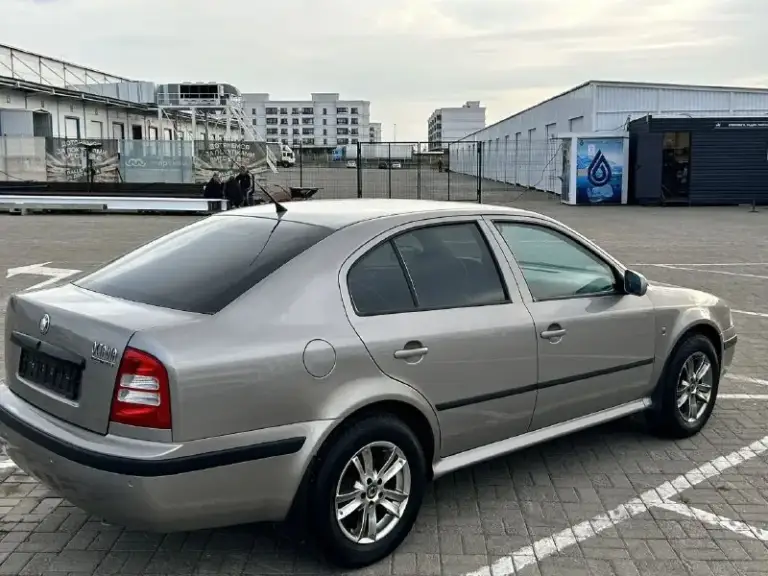 Skoda octavia tour
-2009 Г
-Двиг 1.6 бенз
-Коробка механика
-Пробег 220тыс.
-Цена 620.000₽
-Мариуполь
-Тел. : +79494676510

Автомобиль в отличном состоянии, кузов без дефектов, в дтп не участвовал. Родной пробег полностью обслужен, без вложений. Вся история в заказ-нарядах прилагается.
Климат-контроль, литые диски, задний парктроник, мультимедиа с bluetooth, подлокотник, кожаные чехлы, два ключа, птс оригинал. Живейшая шкода в лучшей связке с простым бенз движком на механике. - фотография - 2
