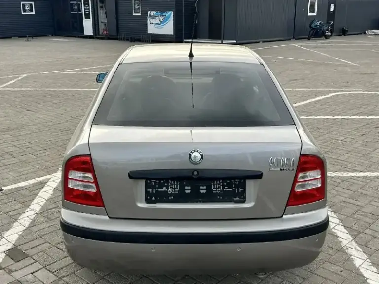 Skoda octavia tour
-2009 Г
-Двиг 1.6 бенз
-Коробка механика
-Пробег 220тыс.
-Цена 620.000₽
-Мариуполь
-Тел. : +79494676510

Автомобиль в отличном состоянии, кузов без дефектов, в дтп не участвовал. Родной пробег полностью обслужен, без вложений. Вся история в заказ-нарядах прилагается.
Климат-контроль, литые диски, задний парктроник, мультимедиа с bluetooth, подлокотник, кожаные чехлы, два ключа, птс оригинал. Живейшая шкода в лучшей связке с простым бенз движком на механике. - фотография - 3