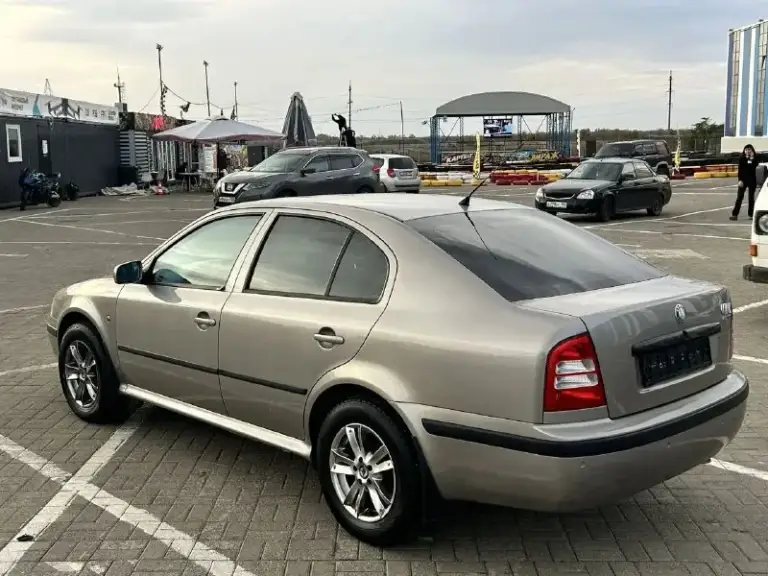 Skoda octavia tour
-2009 Г
-Двиг 1.6 бенз
-Коробка механика
-Пробег 220тыс.
-Цена 620.000₽
-Мариуполь
-Тел. : +79494676510

Автомобиль в отличном состоянии, кузов без дефектов, в дтп не участвовал. Родной пробег полностью обслужен, без вложений. Вся история в заказ-нарядах прилагается.
Климат-контроль, литые диски, задний парктроник, мультимедиа с bluetooth, подлокотник, кожаные чехлы, два ключа, птс оригинал. Живейшая шкода в лучшей связке с простым бенз движком на механике. - фотография - 4