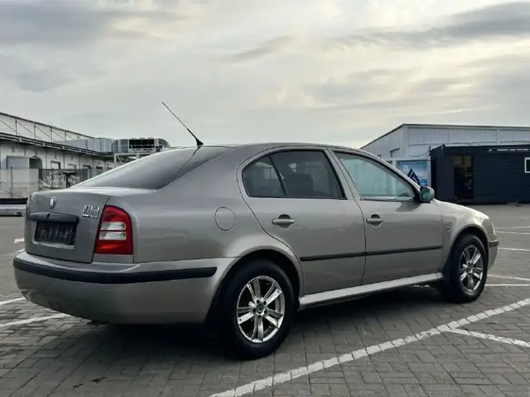 Skoda octavia tour
-2009 Г
-Двиг 1.6 бенз
-Коробка механика
-Пробег 220тыс.
-Цена 620.000₽
-Мариуполь
-Тел. : +79494676510

Автомобиль в отличном состоянии, кузов без дефектов, в дтп не участвовал. Родной пробег полностью обслужен, без вложений. Вся история в заказ-нарядах прилагается.
Климат-контроль, литые диски, задний парктроник, мультимедиа с bluetooth, подлокотник, кожаные чехлы, два ключа, птс оригинал. Живейшая шкода в лучшей связке с простым бенз движком на механике. - фотография - 6