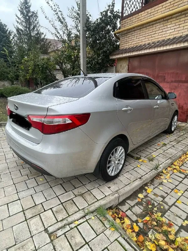 💰Цена. 745.000 руб продаю цена указана kia rio 2013 года выпуска в хорошем состоянии двигатель работает как часики. Коробка механика н машинка ухоженная двигатель 1.6 123л. Кондиционер работает отлично пробег. 151.000т город донецк. С полным переоформлением на вас в мрэо ☎️ +79495381691 - фотография - 2