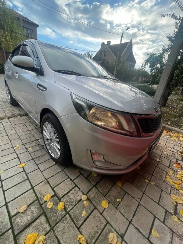 💰Цена. 745.000 руб продаю цена указана kia rio 2013 года выпуска в хорошем состоянии двигатель работает как часики. Коробка механика н машинка ухоженная двигатель 1.6 123л. Кондиционер работает отлично пробег. 151.000т город донецк. С полным переоформлением на вас в мрэо ☎️ +79495381691 - фотография - 8