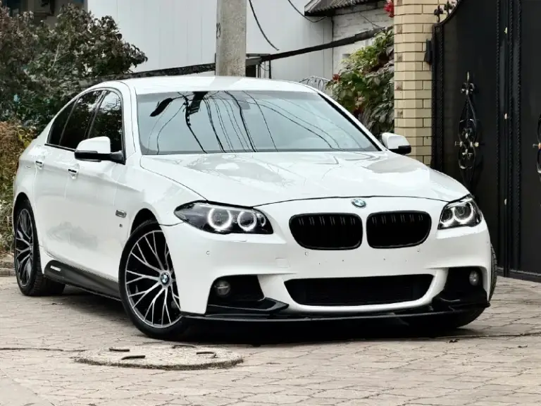 Bmw 520i f10 m tech
Год выпуска - 2014 рестайлинг
Пробег - 128.000км
Цена - 1.935.000₽
Двигатель - 2.0t бензин
Тел. - +79493902663
Либо +7 (949) 679-98-14
Продам шикарную белоснежную bmw которая находится в идеальнейшем состоянии, без каких либо изъянов по кузову, двигателю, кпп и ходовой части. Авто без единой ошибки ( любые проверки приветствуется) заводской m tech салон в идеальном состоянии. Авто в богатой комплектации с большим монитором, красивом обвесе, дисками r-19 с практически новой резиной, двухзонный климат-контроль, круиз-контроль, передний и задний парктроник, камера заднего вида, подогревы сидений и руля, качественная акустика с усилителем и сабвуфером ( играет очень приятно) датчик света и дождя, система start-stop, эл. Богажник и многое другое. Работает каждая лампочка и каждая кнопочка. Авто без внимания на дороге не оставит. Кто ищет живую f10 - добро пожаловать. Всем добра.
📞 🇷🇺 Звоните: +79493902663 - фотография - 1