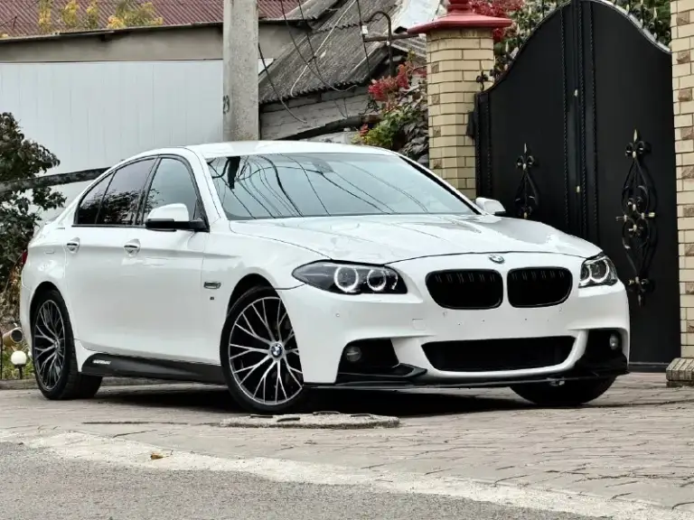 Bmw 520i f10 m tech
Год выпуска - 2014 рестайлинг
Пробег - 128.000км
Цена - 1.935.000₽
Двигатель - 2.0t бензин
Тел. - +79493902663
Либо +7 (949) 679-98-14
Продам шикарную белоснежную bmw которая находится в идеальнейшем состоянии, без каких либо изъянов по кузову, двигателю, кпп и ходовой части. Авто без единой ошибки ( любые проверки приветствуется) заводской m tech салон в идеальном состоянии. Авто в богатой комплектации с большим монитором, красивом обвесе, дисками r-19 с практически новой резиной, двухзонный климат-контроль, круиз-контроль, передний и задний парктроник, камера заднего вида, подогревы сидений и руля, качественная акустика с усилителем и сабвуфером ( играет очень приятно) датчик света и дождя, система start-stop, эл. Богажник и многое другое. Работает каждая лампочка и каждая кнопочка. Авто без внимания на дороге не оставит. Кто ищет живую f10 - добро пожаловать. Всем добра.
📞 🇷🇺 Звоните: +79493902663 - фотография - 10