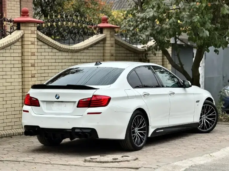 Bmw 520i f10 m tech
Год выпуска - 2014 рестайлинг
Пробег - 128.000км
Цена - 1.935.000₽
Двигатель - 2.0t бензин
Тел. - +79493902663
Либо +7 (949) 679-98-14
Продам шикарную белоснежную bmw которая находится в идеальнейшем состоянии, без каких либо изъянов по кузову, двигателю, кпп и ходовой части. Авто без единой ошибки ( любые проверки приветствуется) заводской m tech салон в идеальном состоянии. Авто в богатой комплектации с большим монитором, красивом обвесе, дисками r-19 с практически новой резиной, двухзонный климат-контроль, круиз-контроль, передний и задний парктроник, камера заднего вида, подогревы сидений и руля, качественная акустика с усилителем и сабвуфером ( играет очень приятно) датчик света и дождя, система start-stop, эл. Богажник и многое другое. Работает каждая лампочка и каждая кнопочка. Авто без внимания на дороге не оставит. Кто ищет живую f10 - добро пожаловать. Всем добра.
📞 🇷🇺 Звоните: +79493902663 - фотография - 2