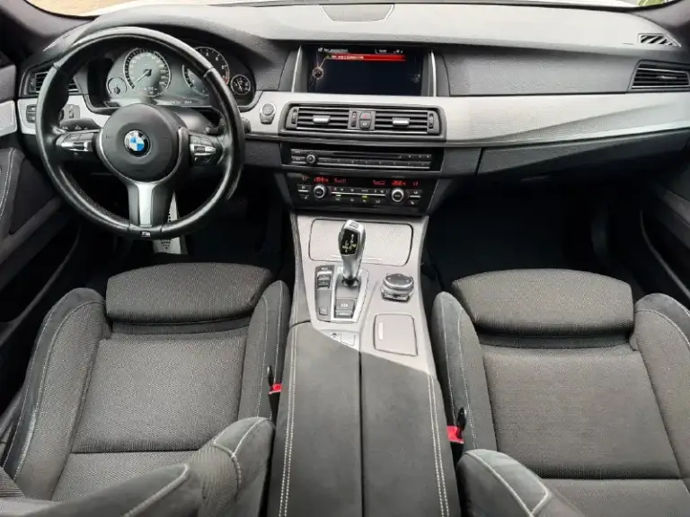 Bmw 520i f10 m tech
Год выпуска - 2014 рестайлинг
Пробег - 128.000км
Цена - 1.935.000₽
Двигатель - 2.0t бензин
Тел. - +79493902663
Либо +7 (949) 679-98-14
Продам шикарную белоснежную bmw которая находится в идеальнейшем состоянии, без каких либо изъянов по кузову, двигателю, кпп и ходовой части. Авто без единой ошибки ( любые проверки приветствуется) заводской m tech салон в идеальном состоянии. Авто в богатой комплектации с большим монитором, красивом обвесе, дисками r-19 с практически новой резиной, двухзонный климат-контроль, круиз-контроль, передний и задний парктроник, камера заднего вида, подогревы сидений и руля, качественная акустика с усилителем и сабвуфером ( играет очень приятно) датчик света и дождя, система start-stop, эл. Богажник и многое другое. Работает каждая лампочка и каждая кнопочка. Авто без внимания на дороге не оставит. Кто ищет живую f10 - добро пожаловать. Всем добра.
📞 🇷🇺 Звоните: +79493902663 - фотография - 8