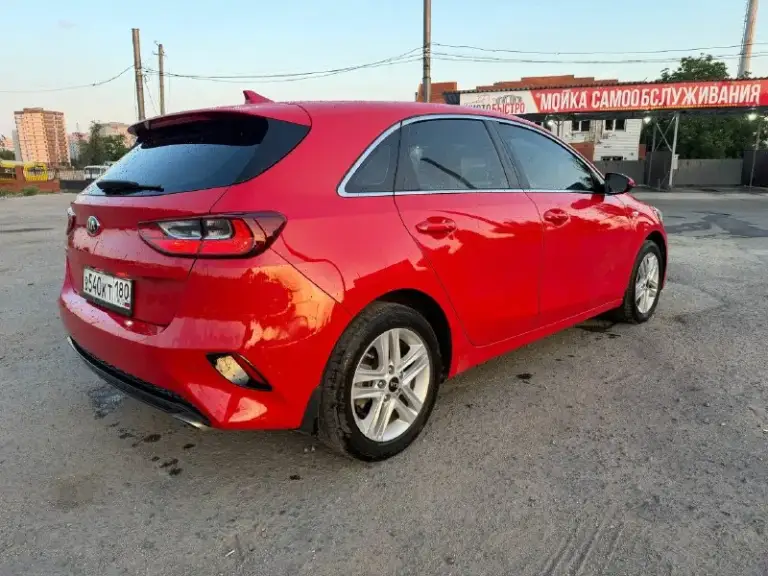 Продам kia ceed

🔥Цена: 1 600 000 ₽🔥
Год выпуска: 2019
Пробег: 153 800км
Двигатель: 1.6 л
Кпп: автомат

Я собственник 2й (в наличии 2 ключа)
Комплектация (максимальная):
Автомобиль оснащен всем необходимым для комфортных поездок:

Комфорт: мульти руль, климат-контроль 2х зонн, круиз-контроль, стекооподьемники перед. , зад.

Зимний пакет: подогрев передних сидений, руля, боковых зеркал, лобового и заднего стекол.

Мультимедиа: голосовое управление, громкая связь, cd, usb, aux. (монитор)

Дополнительно: подрулевые лепестки, охлаждаемый бардачок, линзованная оптика также и туманки, бортовой компьютер, электроскладывание зеркал.
Задиров в двигателе нет !!!(готов на эндоскоп)
Установлено гбо digitronic 4го поколения (в документы все легально вписано стс и птс)
В машине есть всё, кроме панорамы и электроручника. Технически исправна, готова к эксплуатации.
Место осмотра: г. Мариуполь
Контакты: +79496184657 - фотография - 4