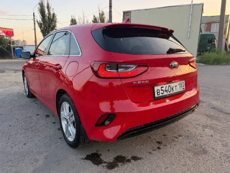 Продам kia ceed

🔥Цена: 1 600 000 ₽🔥
Год выпуска: 2019
Пробег: 153 800км
Двигатель: 1.6 л
Кпп: автомат

Я собственник 2й (в наличии 2 ключа)
Комплектация (максимальная):
Автомобиль оснащен всем необходимым для комфортных поездок:

Комфорт: мульти руль, климат-контроль 2х зонн, круиз-контроль, стекооподьемники перед. , зад.

Зимний пакет: подогрев передних сидений, руля, боковых зеркал, лобового и заднего стекол.

Мультимедиа: голосовое управление, громкая связь, cd, usb, aux. (монитор)

Дополнительно: подрулевые лепестки, охлаждаемый бардачок, линзованная оптика также и туманки, бортовой компьютер, электроскладывание зеркал.
Задиров в двигателе нет !!!(готов на эндоскоп)
Установлено гбо digitronic 4го поколения (в документы все легально вписано стс и птс)
В машине есть всё, кроме панорамы и электроручника. Технически исправна, готова к эксплуатации.
Место осмотра: г. Мариуполь
Контакты: +79496184657 - фотография - 5