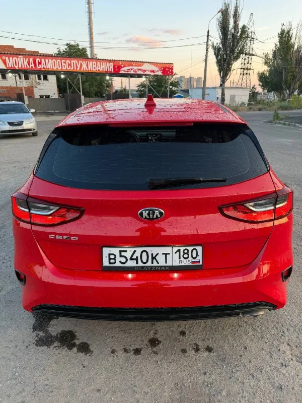 Продам kia ceed

🔥Цена: 1 600 000 ₽🔥
Год выпуска: 2019
Пробег: 153 800км
Двигатель: 1.6 л
Кпп: автомат

Я собственник 2й (в наличии 2 ключа)
Комплектация (максимальная):
Автомобиль оснащен всем необходимым для комфортных поездок:

Комфорт: мульти руль, климат-контроль 2х зонн, круиз-контроль, стекооподьемники перед. , зад.

Зимний пакет: подогрев передних сидений, руля, боковых зеркал, лобового и заднего стекол.

Мультимедиа: голосовое управление, громкая связь, cd, usb, aux. (монитор)

Дополнительно: подрулевые лепестки, охлаждаемый бардачок, линзованная оптика также и туманки, бортовой компьютер, электроскладывание зеркал.
Задиров в двигателе нет !!!(готов на эндоскоп)
Установлено гбо digitronic 4го поколения (в документы все легально вписано стс и птс)
В машине есть всё, кроме панорамы и электроручника. Технически исправна, готова к эксплуатации.
Место осмотра: г. Мариуполь
Контакты: +79496184657 - фотография - 6