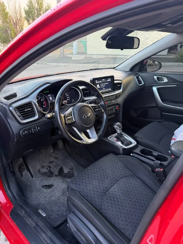 Продам kia ceed

🔥Цена: 1 600 000 ₽🔥
Год выпуска: 2019
Пробег: 153 800км
Двигатель: 1.6 л
Кпп: автомат

Я собственник 2й (в наличии 2 ключа)
Комплектация (максимальная):
Автомобиль оснащен всем необходимым для комфортных поездок:

Комфорт: мульти руль, климат-контроль 2х зонн, круиз-контроль, стекооподьемники перед. , зад.

Зимний пакет: подогрев передних сидений, руля, боковых зеркал, лобового и заднего стекол.

Мультимедиа: голосовое управление, громкая связь, cd, usb, aux. (монитор)

Дополнительно: подрулевые лепестки, охлаждаемый бардачок, линзованная оптика также и туманки, бортовой компьютер, электроскладывание зеркал.
Задиров в двигателе нет !!!(готов на эндоскоп)
Установлено гбо digitronic 4го поколения (в документы все легально вписано стс и птс)
В машине есть всё, кроме панорамы и электроручника. Технически исправна, готова к эксплуатации.
Место осмотра: г. Мариуполь
Контакты: +79496184657 - фотография - 7