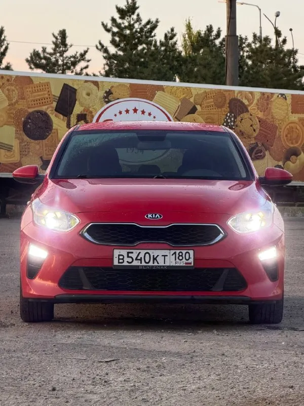Продам kia ceed

🔥Цена: 1 600 000 ₽🔥
Год выпуска: 2019
Пробег: 153 800км
Двигатель: 1.6 л
Кпп: автомат

Я собственник 2й (в наличии 2 ключа)
Комплектация (максимальная):
Автомобиль оснащен всем необходимым для комфортных поездок:

Комфорт: мульти руль, климат-контроль 2х зонн, круиз-контроль, стекооподьемники перед. , зад.

Зимний пакет: подогрев передних сидений, руля, боковых зеркал, лобового и заднего стекол.

Мультимедиа: голосовое управление, громкая связь, cd, usb, aux. (монитор)

Дополнительно: подрулевые лепестки, охлаждаемый бардачок, линзованная оптика также и туманки, бортовой компьютер, электроскладывание зеркал.
Задиров в двигателе нет !!!(готов на эндоскоп)
Установлено гбо digitronic 4го поколения (в документы все легально вписано стс и птс)
В машине есть всё, кроме панорамы и электроручника. Технически исправна, готова к эксплуатации.
Место осмотра: г. Мариуполь
Контакты: +79496184657 - фотография - 8