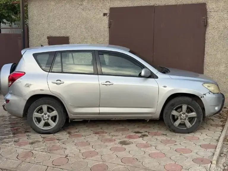 Toyota rav4 2007 года 2.2 дизель.
Автомобиль пригонялся с литвы для личного пользования в 2018. Хорошая комплектация, кожаный салон, штатная мультимедиа, постоянный полный привод с блокировкой. Цепь грм менялась 40тыс. Км назад. Полностью новая ходовка и перебранная подвеска, новая рулевая рейка и система охлаждения. Есть фаркоп. Заводские 17 колеса и новая зимняя резина. Автомобиль никогда не подводил, ездил каждый день. Имеются косяки по кузову, есть куда приложить руки, гнили и ржавчины нет (небольшие рыжики) и лкп. Салон в более менее неплохом состоянии, но не без дефектов.
Цена: 710.000₽ торг имеется
Машина в донецке звонить по номеру +79498624461 - фотография - 3