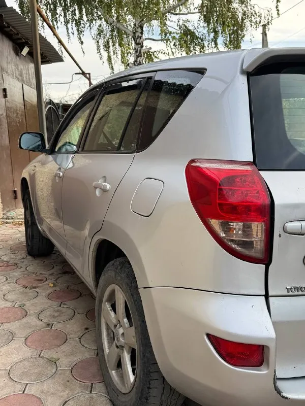 Toyota rav4 2007 года 2.2 дизель.
Автомобиль пригонялся с литвы для личного пользования в 2018. Хорошая комплектация, кожаный салон, штатная мультимедиа, постоянный полный привод с блокировкой. Цепь грм менялась 40тыс. Км назад. Полностью новая ходовка и перебранная подвеска, новая рулевая рейка и система охлаждения. Есть фаркоп. Заводские 17 колеса и новая зимняя резина. Автомобиль никогда не подводил, ездил каждый день. Имеются косяки по кузову, есть куда приложить руки, гнили и ржавчины нет (небольшие рыжики) и лкп. Салон в более менее неплохом состоянии, но не без дефектов.
Цена: 710.000₽ торг имеется
Машина в донецке звонить по номеру +79498624461 - фотография - 5
