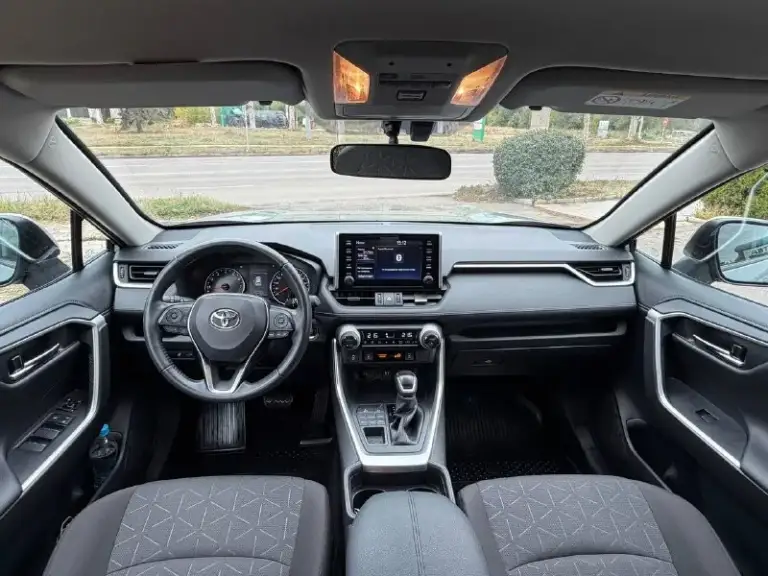 Toyota rav4 — автомобиль капсула времени! 2020 год выпуска. 75 тысяч километров родного пробега!
Это именно официальный toyota рав4 не китаец и не пригнанный хлам.
Автомобиль в действительно отличном состоянии, сохранился максимально достойно. Родной пробег всего 75 000 км, без скрученного пробега.
Единственный собственник с момента покупки. Автомобиль приобретался новым у официального дилера, история эксплуатации понятная и прозрачная.
Отдельно стоит отметить модный и очень эффектный цвет хаки — на rav4 смотрится современно, дорого и отлично подчёркивает дизайн автомобиля.
Хорошая комплектация и полный привод awd — автомобиль отлично подходит как для города, так и для поездок за город в любое время года. Сигнализация, автозапуск и много допов.
Цена 3.050 🍋
Возможен обмен, так же возможна продажа в кредит
Для детальной информации звоните:
+79495180296
📲 Tg:. ...
📞 Звоните: +7(949)5180296 - фотография - 7