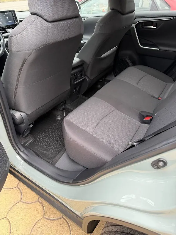 Toyota rav4 — автомобиль капсула времени! 2020 год выпуска. 75 тысяч километров родного пробега!
Это именно официальный toyota рав4 не китаец и не пригнанный хлам.
Автомобиль в действительно отличном состоянии, сохранился максимально достойно. Родной пробег всего 75 000 км, без скрученного пробега.
Единственный собственник с момента покупки. Автомобиль приобретался новым у официального дилера, история эксплуатации понятная и прозрачная.
Отдельно стоит отметить модный и очень эффектный цвет хаки — на rav4 смотрится современно, дорого и отлично подчёркивает дизайн автомобиля.
Хорошая комплектация и полный привод awd — автомобиль отлично подходит как для города, так и для поездок за город в любое время года. Сигнализация, автозапуск и много допов.
Цена 3.050 🍋
Возможен обмен, так же возможна продажа в кредит
Для детальной информации звоните:
+79495180296
📲 Tg:. ...
📞 Звоните: +7(949)5180296 - фотография - 9