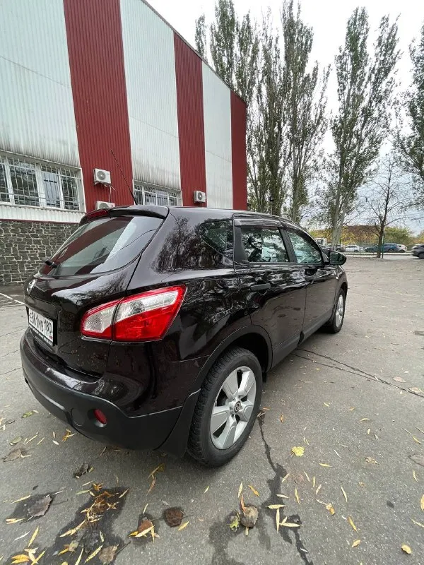 Nissan nissan qashqai эксплуатация 2012 г. Мотор 2 литра пробег 69.500т маленький машина стояла 6 лет в гараже. От одного собственника любые проверки. Кому действительно нужен хороший автомобиль пишите звоните всегда рад ответить +79495695833. Донецк тг на номере. Цена. 1.200.000. Цена была дороже сейчас продаю из-за срочности - фотография - 3