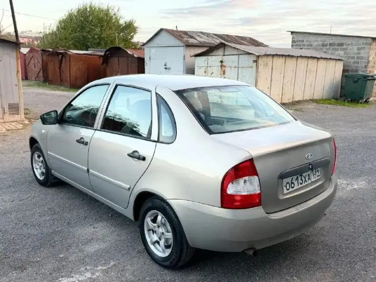 Продам ваз калину 1118, я владелец, 2007 года выпуска, двигатель 1.6 кпп механика автомобиль в хорошем состоянии, без дтп, зеленая база автотеки, кузов обработана антикором в 2 слоя, иза этого и сохран без ржавчин дно проги. Стаканы низа дверей в отличном заводском состояние, полностью обслужена заменены все масла фильтра антифриз, ремень грм помпа колодки, так же ходовая часть, автомобиль не требует не каких вложений, комплектация усилитель руля элькро стеклоподъемники музыка сигнализация с автозапуском, сервисные книги, с документами полный порядок тех осмотр десвителен, цена 275000 р тел +79490029771 мариуполь - фотография - 4
