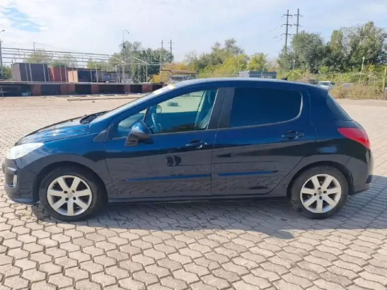 🚗 Продается peugeot 308, 2012 год выпуска

👍 Отличный вариант для тех, кто ищет надежный автомобиль в хорошем состоянии!

Основные характеристики:

✅ Два владельца в одной семье (отец переписал на дочь — по сути, одна хозяйка)
✅ Пробег: 187 000 км (родной, подтвержденный)
✅ Коробка передач: автомат
✅ Двигатель: бензин 1,6, расход 6,5-7 город

Комплектация:

✅ Панорамная крыша
✅ Двухзонный климат-контроль
✅ Abs, abd, esp
💯 Никаких вложений не требует. Обслуживалась вовремя, все системы работают исправно. В комплекте — новая зимняя резина 👌

Почему стоит купить?

📌 Ухоженный автомобиль из семьи, а не из такси
📌Богатая комплектация для своего года
📌 Надежный автомат, установлен радиатор акпп
📌 Готова к эксплуатации прямо сейчас

Цена: 465 ₽

Торг после осмотра 😉

Заинтересовались? Приезжайте:
Г. Мариуполь, ул. Макара мазая, 9

📞 Звоните +79497155914

😎 Не упустите шанс стать владельцем отличного peugeot 308 ❗️ - фотография - 4