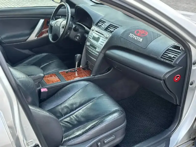 Продам toyota camry
Объем 2.4 бензин
Год выпуска 2008
Без дтп, ржавчин, вмятин, царапин,
Двигатель работает идеально, не дымит, не троит, масло не кушает,
Коробка работает идеально, не пинается, греется, не буксует, автомобиль обслужен
Комплектация максимальная
Кожаный салон
Климат контроль заправлен работает
Бортовой компьютер
Круиз контроль
Четыре стеклоподъемники
Электро регулировка сидений
Датчик света
Датчик дождя
И многое другое
Цена 770 000 +79493943583
📞 Звоните: +7(949)3943583 - фотография - 8