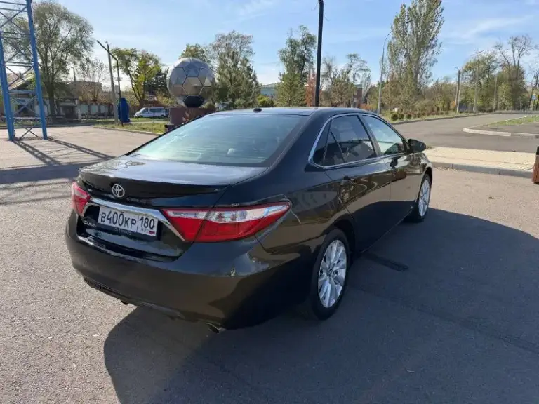 Toyota camry 55rest (usa).
Год выпуска : 2015
Двигатель: 2.5л. / 181л. С. Бензин.
.
Пробег 210.000 км. (не скручен).
Цвет авто - черный.
• Авто в донецке с 2021 года в одних руках.
Привезена со штатов после незначительного дтп правого заднего крыла. Безопасность целая!
☑ Богатая комплектация se - много приятных функций в виде: камера заднего вида, круиз, климат контроль, мультируль с лепестками переключения коробки передач, подогрев сидений первого ряда, подогрев зеркал, автозапуск двигателя. Салон комбинированный- кожа/ алькантара.
☑ Заводское остекление по кругу.
☑ Двигатeль / paбoтают идеaльнo.
☑ Автомобиль обслужен. Состояние сел и поехал. Масло и все расходники всегда менялись вовремя!
☑ Птс оригинал, я первый владелец.
Любые проверки за ваш счет.
В своей машине уверена на 100%, никогда не подводила!
Бонус : два комплекта резины зима/лето. Два комплекта ковриков (резина /ворс).
Осмотр г. Донецк
Цена : 1.750.000р. Возможен торг.
📲 Tg: @yulya_vl88
📞 Звоните: +7(949)4030875 - фотография - 2