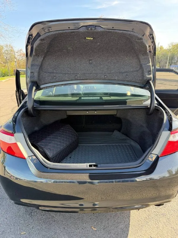 Toyota camry 55rest (usa).
Год выпуска : 2015
Двигатель: 2.5л. / 181л. С. Бензин.
.
Пробег 210.000 км. (не скручен).
Цвет авто - черный.
• Авто в донецке с 2021 года в одних руках.
Привезена со штатов после незначительного дтп правого заднего крыла. Безопасность целая!
☑ Богатая комплектация se - много приятных функций в виде: камера заднего вида, круиз, климат контроль, мультируль с лепестками переключения коробки передач, подогрев сидений первого ряда, подогрев зеркал, автозапуск двигателя. Салон комбинированный- кожа/ алькантара.
☑ Заводское остекление по кругу.
☑ Двигатeль / paбoтают идеaльнo.
☑ Автомобиль обслужен. Состояние сел и поехал. Масло и все расходники всегда менялись вовремя!
☑ Птс оригинал, я первый владелец.
Любые проверки за ваш счет.
В своей машине уверена на 100%, никогда не подводила!
Бонус : два комплекта резины зима/лето. Два комплекта ковриков (резина /ворс).
Осмотр г. Донецк
Цена : 1.750.000р. Возможен торг.
📲 Tg: @yulya_vl88
📞 Звоните: +7(949)4030875 - фотография - 4