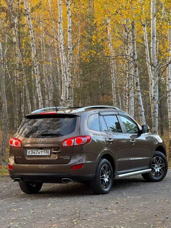 В продаже hyundai santa fe, 2.4 л, 174 л. С (4wd) кузов соответствует фото, ржавчина отсутствует. Приятный окрас, переливается в зависимости от погодных условий в более тёмный/ светлый цвет. Технически обслужен, масла с фильтрами новые. Двигатель работает отменно, сухой. Автомат без нареканий, переключается прекрасно при любой манере езды. Полный привод работает, вкл/выкл.
Максимальная комплектация : «elegance + navi» бесключевой доступ, start/stop, люк, двухзонный климат и круиз, мультируль, громкая связь с gps, датчик дождя и света, доводчики окон, подогрев зеркал, сидений и лобового, эл. Привод сидений, кожаный салон, два ключа, два брелка и т. Д и т. П. Комплект премиальной летней и зимней резины. (возможна продажа с новым гбо, баллон на 75 л)
Цена : 1 млн 250 тыс руб. Обмен не интересует. Территориально находится в г макеевка (центр) контакты : +7(949)003-33-27, +7(979)028-27-27 мессенджер telegram и max есть на первом тел.
📞 🇷🇺 Звоните: +79490033327 - фотография - 7