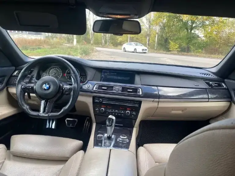 Продам в хорошие руки ! Bmw 750i 2010 год пробег 247 тыс км мотор 4.4 коробка автомат настоящее немецкое качество, непревзойденный комфорт и динамика, машина юридически чистая, без залогов и ограничений. Автомобиль в достойном состоянии.
Динамичный и очень живой автомобиль для тех, кто ценит скорость, уверенный обгон и мощный подхват с самых низов
• Комфортные передние сиденья с «ломающимися» спинками, памятью, вентиляцией и подогревом
• Доводчики дверей и электропривод багажника. Цена 1.670 рублей, торг хорошему покупателю, возможен обмен, вопросы +79493489143 или пишите - фотография - 6