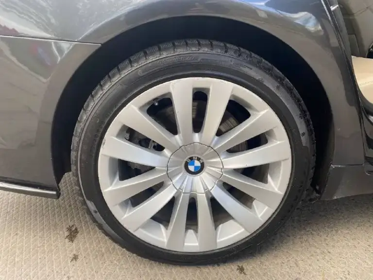 Продам в хорошие руки ! Bmw 750i 2010 год пробег 247 тыс км мотор 4.4 коробка автомат настоящее немецкое качество, непревзойденный комфорт и динамика, машина юридически чистая, без залогов и ограничений. Автомобиль в достойном состоянии.
Динамичный и очень живой автомобиль для тех, кто ценит скорость, уверенный обгон и мощный подхват с самых низов
• Комфортные передние сиденья с «ломающимися» спинками, памятью, вентиляцией и подогревом
• Доводчики дверей и электропривод багажника. Цена 1.670 рублей, торг хорошему покупателю, возможен обмен, вопросы +79493489143 или пишите - фотография - 9