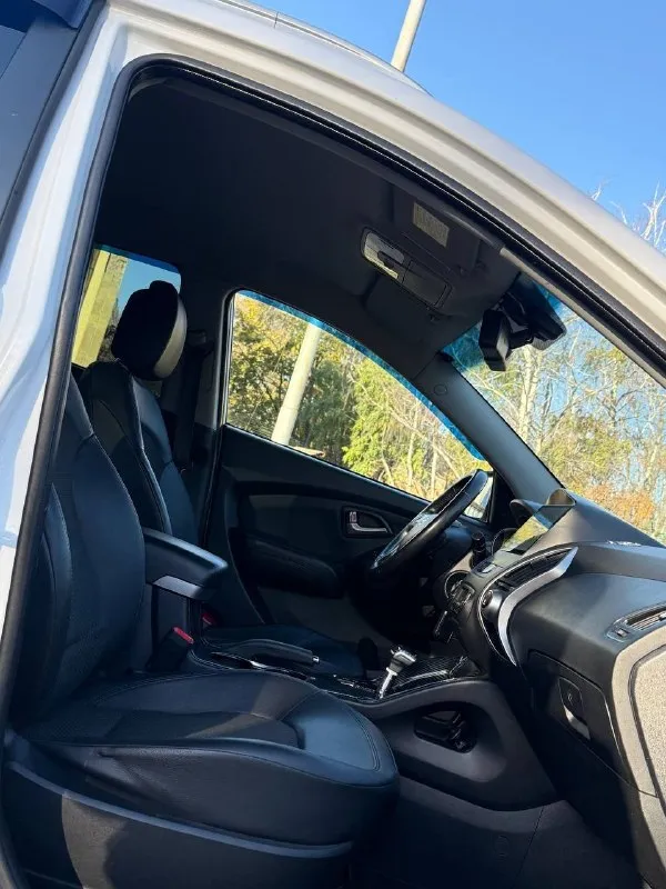 Hyundai ix35 2011
Двигатель 2.0
Коробка передач автоматическая
Вид топлива бензин
4-Эл-стеклоподъемника
Эл-складывание зеркал
Климат контроль двухзонный
Подогрев передних и задних сидушек
Комбинированный кожаный салон
Датчик света
Датчик дождя
Помощь при спуске
Противотуманные фары
Парктроник
Камера заднего вида
Подушки безопасности
Abs
Мульти руль
Многофункциональная магнитола
Борт компьютер
Подогрев лобового стекла
Сигнализация с автозапуском
Цена 1295.000р торг
+79495245474

Автомобиль в хорошем состоянии, кузов целый без рыжиков, ржавчин выглядет достойно. Мотор работает хорошо, по коробке также без нареканий, ходовая обслужена, салон не прокурен, пластик не зацарапан, по электрике все работает, с документами полный порядок, любой вид переоформления.
Готов на любые проверки с вашей стороны…
📞 🇷🇺 Звоните: +79495245474 - фотография - 7