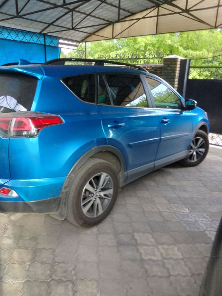Продам toyota rav4 le, 09/17 2.5(180л. С) автомат, полный привод. Пробег 80000.проведено то.
Стандартная комплектация, мульти руль, камера заднего вида, круиз-контроль, кондиционер, и многое другое. Дополнительно установил оригинальные литые диски, защиту двигателя, стойки на капот, рейлинги на крышу, чехлы эко-кожа, руль кожа. Светодиодные лампы головного света и птф. Два комплекта колес. Цена 2.650,торг возле машины. Смотреть макеевка. Тел. +7(949)3331544 телеграмм +380 99 022 24 44 - фотография - 3