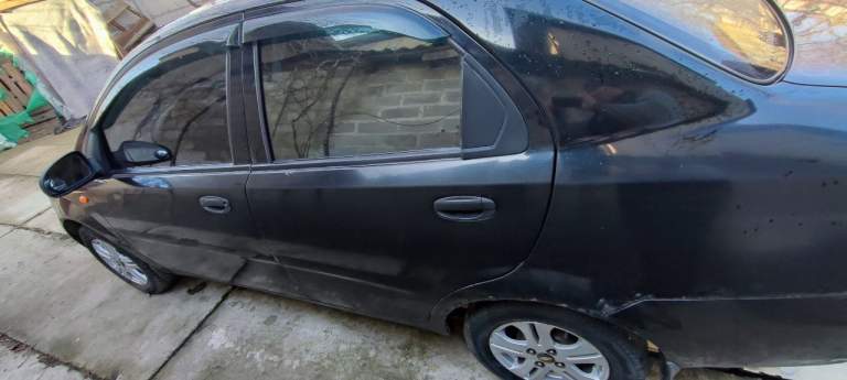 Продам chevrolet aveo 2005 года, двигатель 1.5 мкпп, гбо, электростеклоподьемники, сигнализация, музыка. Резина зима. Цена 350 тыс. Руб+ торг. +79493853660 - фотография - 8